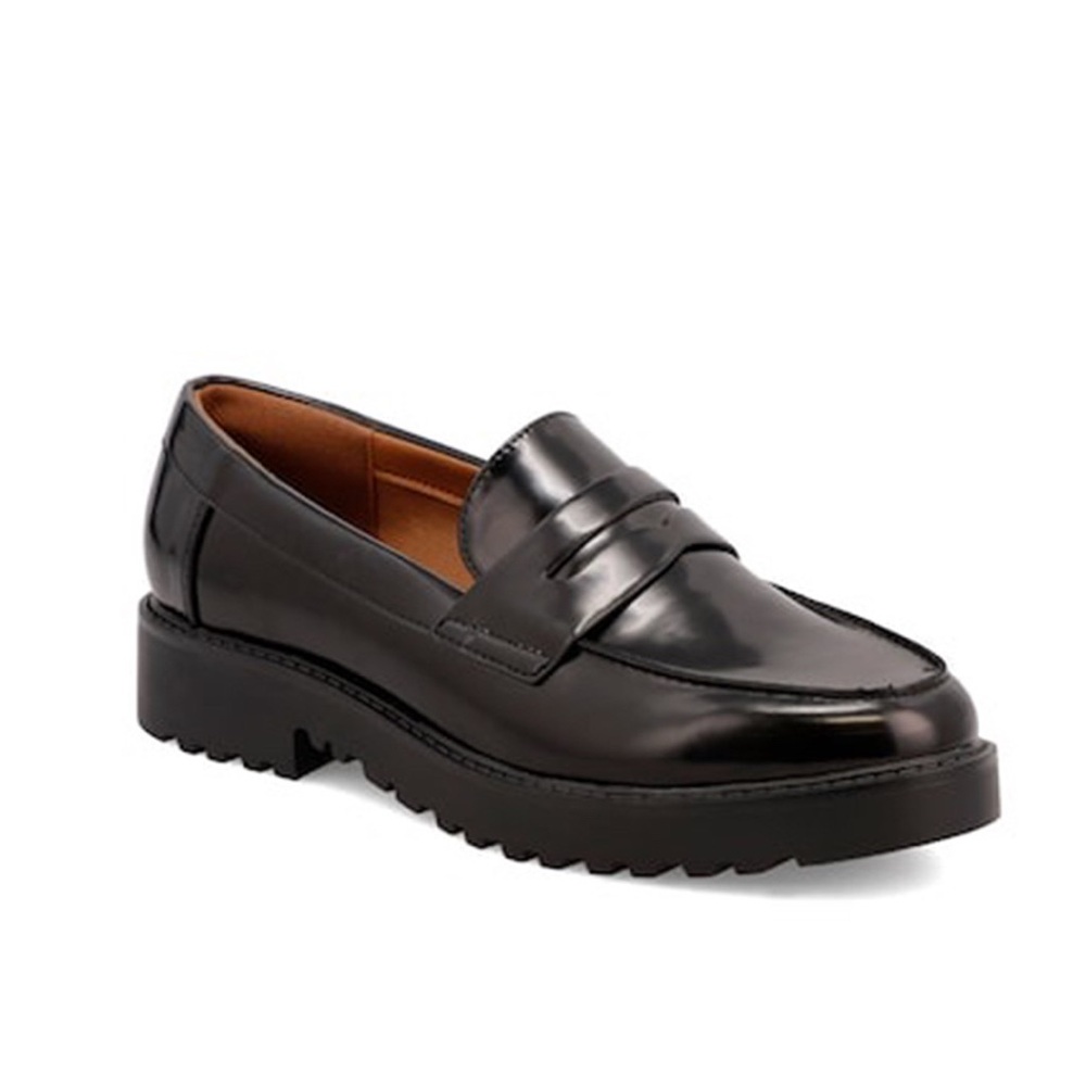 Mia Amore NWOB Hali Penny Loafer Size 8. These run big! More like an 8 1/2.